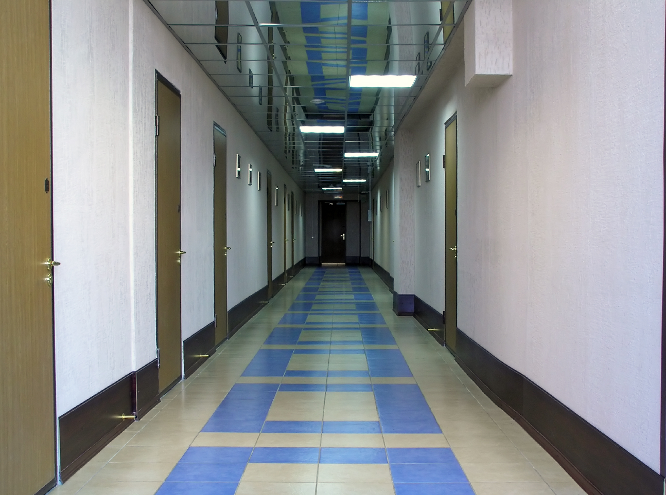 jose-canton-painting-hallway